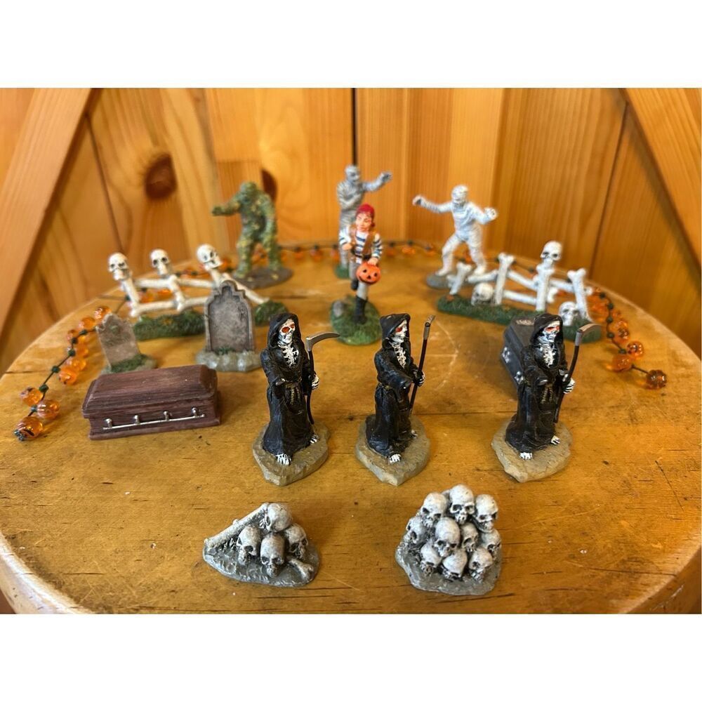 Lemax Spooky Town Halloween Lot (8506) read